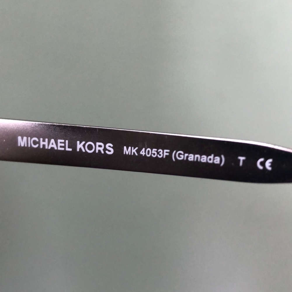 Michael Kors Eyeglasses. 52 18 140 - Picture 7 of 8